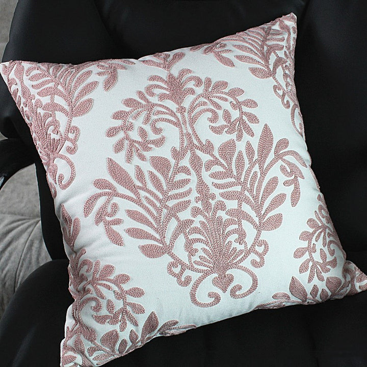 Three-dimensional embroidered pillowcase